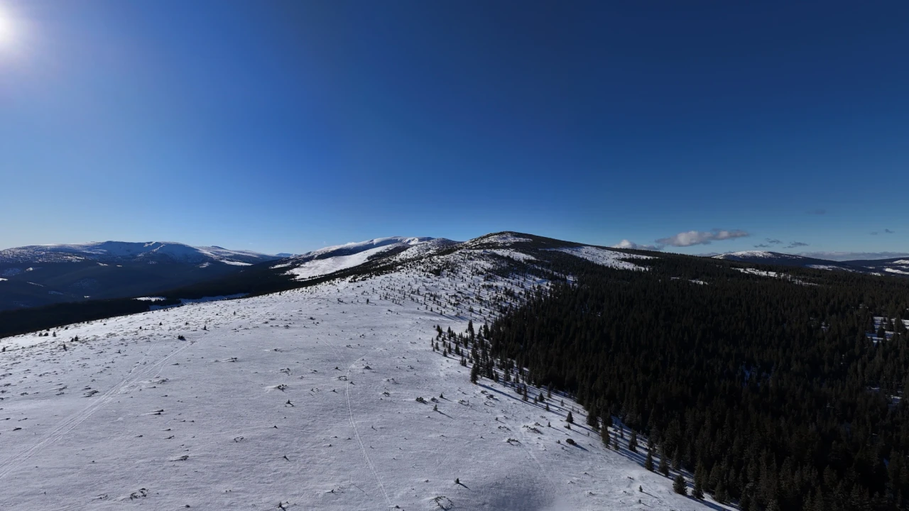 🏔️ Vârful Cindrel in Winter – Waist-Deep Snow and a Trail That Tests Your Patience