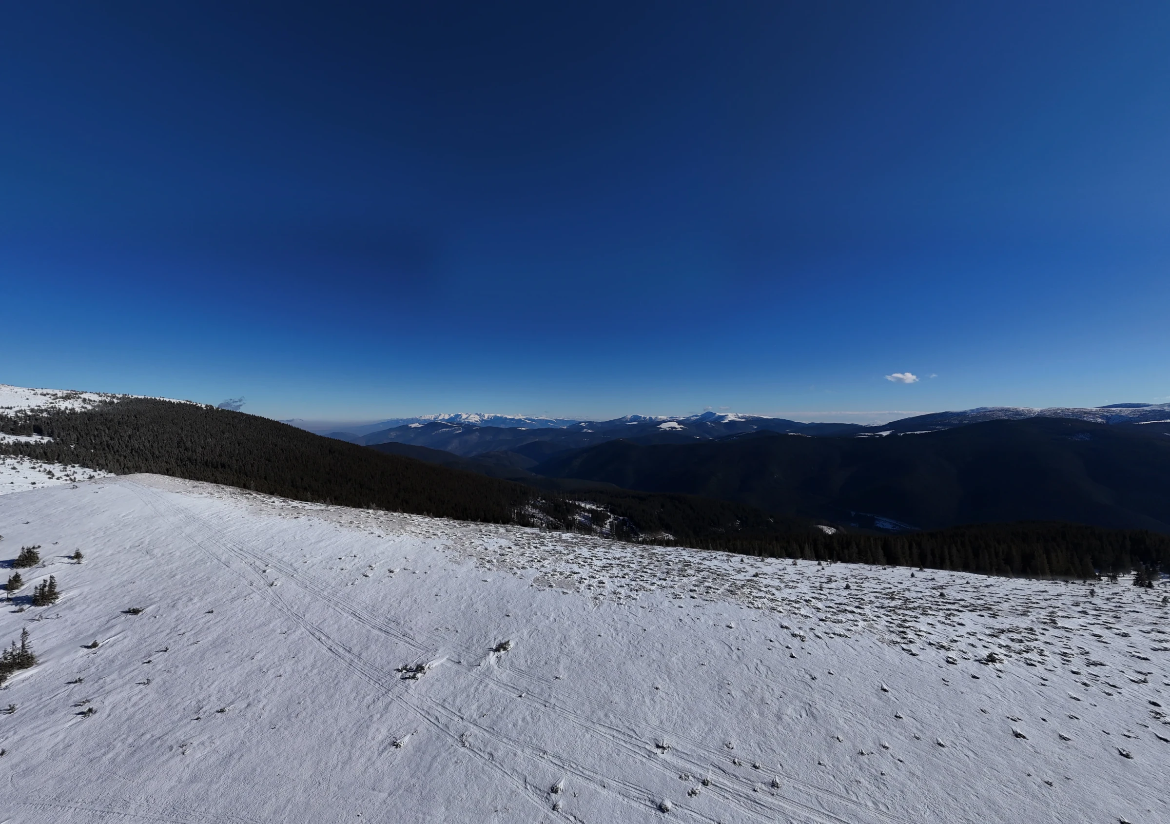 🏔️ Vârful Cindrel in winter – Waist-deep snow and a trail that tests your patience – photo 5