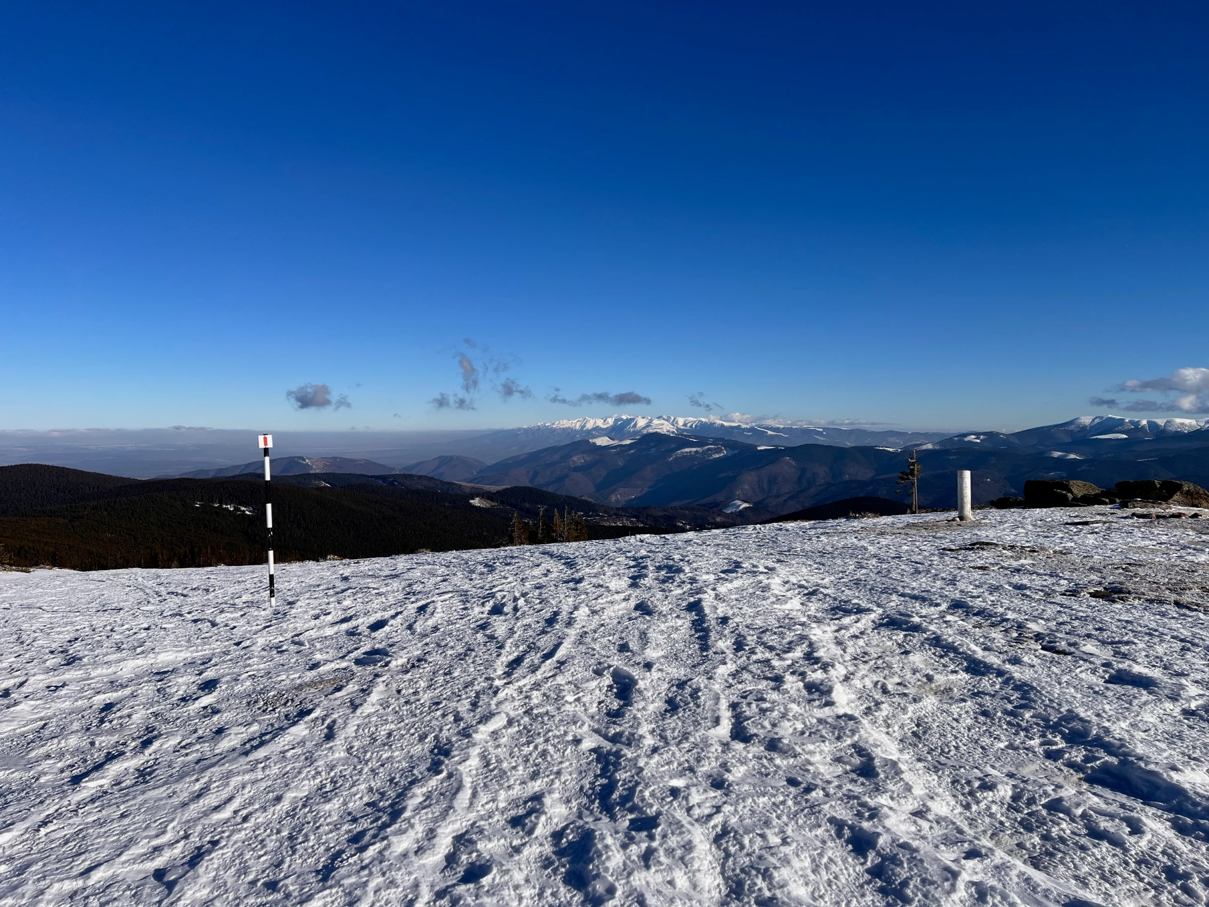 🏔️ Vârful Cindrel in winter – Waist-deep snow and a trail that tests your patience – photo 4