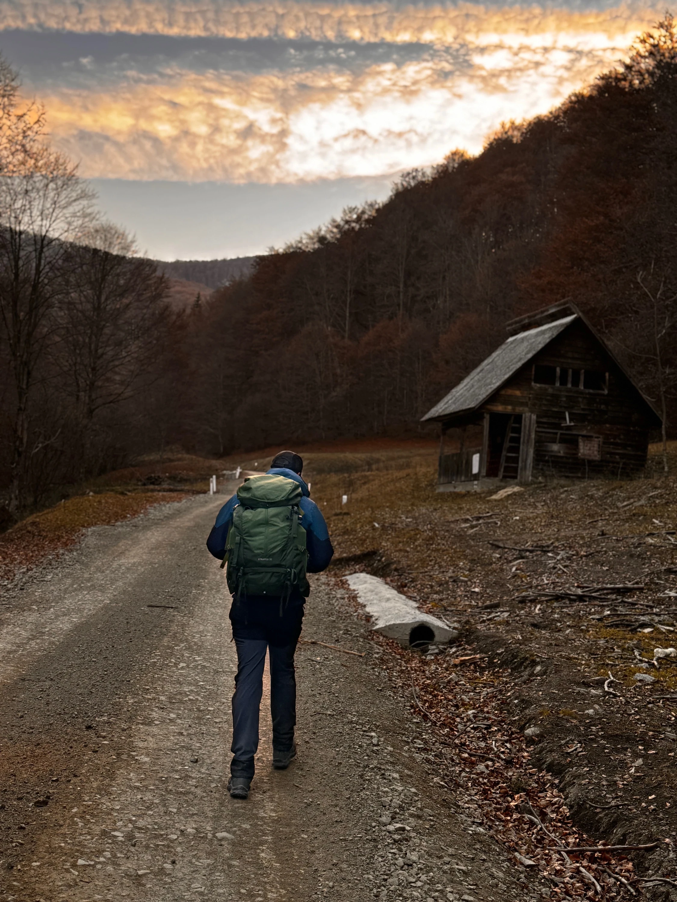 🏔️ Vârful Dâmbău – An easy trail, gorgeous views and a nap on the summit – photo 3